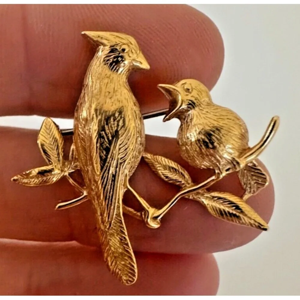Krementz Brooch Birds Mother‎ Baby Pin Gold tone Beautiful Signed Vintage
